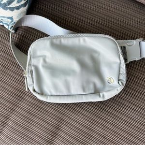 Lululemon Everywhere Belt Bag